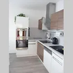 Příjemný Křoví V Rodinném Domku Se Sdíleným Bazénem, Terasou A Zahradou * Krovi