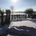 Příjemný Křoví V Rodinném Domku Se Sdíleným Bazénem, Terasou A Zahradou Krovi