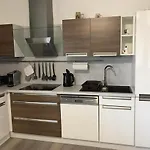 Příjemný Křoví V Rodinném Domku Se Sdíleným Bazénem, Terasou A Zahradou Appartement *