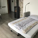 Příjemný Křoví V Rodinném Domku Se Sdíleným Bazénem, Terasou A Zahradou * Krovi