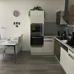 Appartement Příjemný Křoví V Rodinném Domku Se Sdíleným Bazénem, Terasou A Zahradou