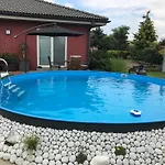 Příjemný Křoví V Rodinném Domku Se Sdíleným Bazénem, Terasou A Zahradou *