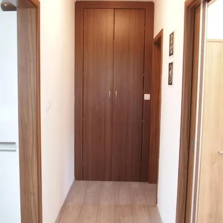 Příjemný Křoví V Rodinném Domku Se Sdíleným Bazénem, Terasou A Zahradou Apartamento *