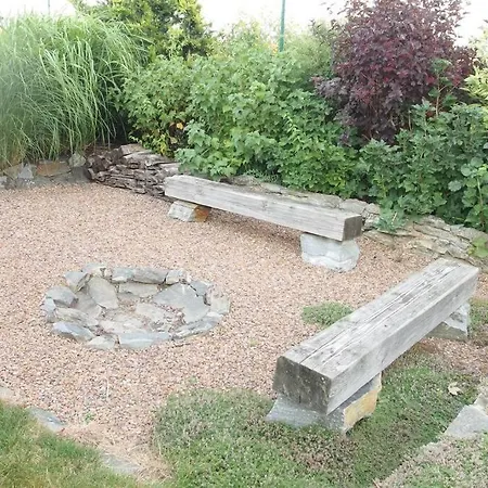 Příjemný Křoví V Rodinném Domku Se Sdíleným Bazénem, Terasou A Zahradou * Krovi