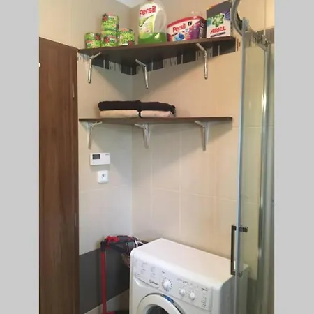 Apartamento Příjemný Křoví V Rodinném Domku Se Sdíleným Bazénem, Terasou A Zahradou *