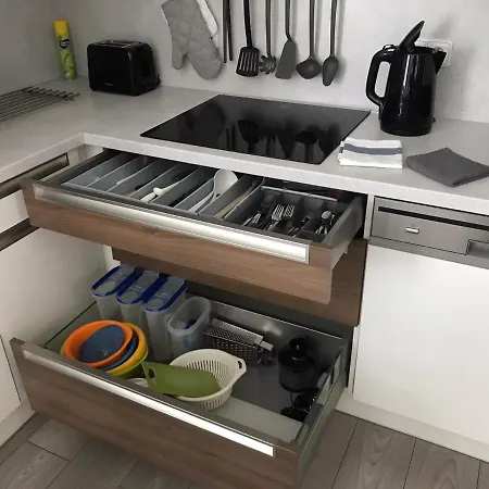 Příjemný Křoví V Rodinném Domku Se Sdíleným Bazénem, Terasou A Zahradou Apartamento *