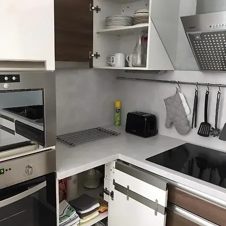 Příjemný Křoví V Rodinném Domku Se Sdíleným Bazénem, Terasou A Zahradou Apartamento