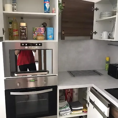 Příjemný Křoví V Rodinném Domku Se Sdíleným Bazénem, Terasou A Zahradou Apartamento *