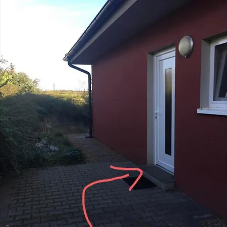 Apartment Prijemny V Rodinnem Domku Se Sdilenym Bazenem, Terasou A Zahradou *