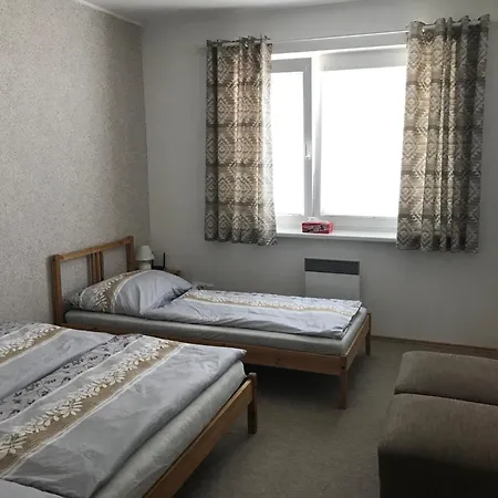 Apartamento Příjemný Křoví V Rodinném Domku Se Sdíleným Bazénem, Terasou A Zahradou *