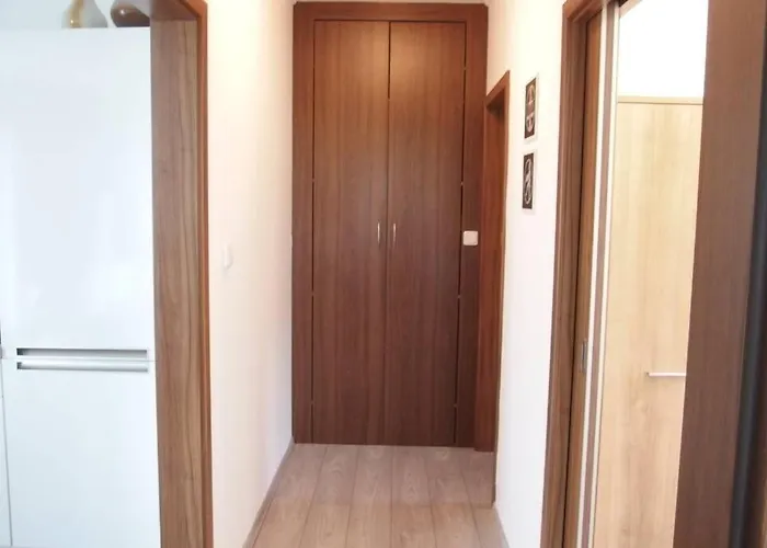 Prijemny V Rodinnem Domku Se Sdilenym Bazenem, Terasou A Zahradou Apartment *