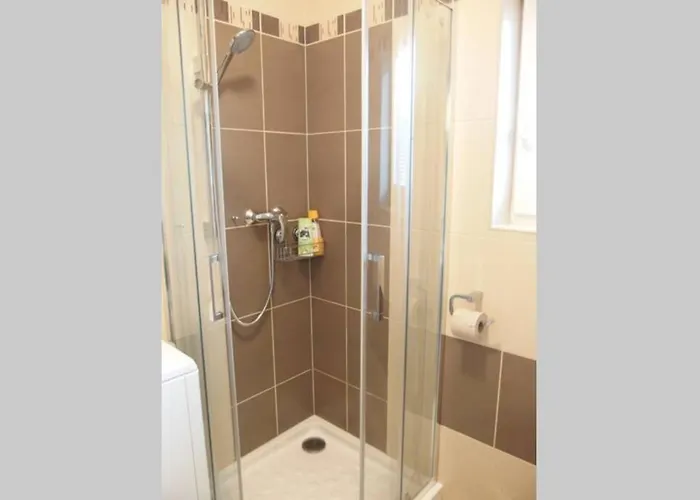 Apartment Prijemny V Rodinnem Domku Se Sdilenym Bazenem, Terasou A Zahradou
