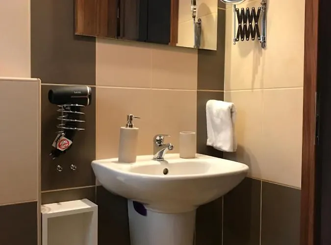 Apartment Prijemny V Rodinnem Domku Se Sdilenym Bazenem, Terasou A Zahradou *