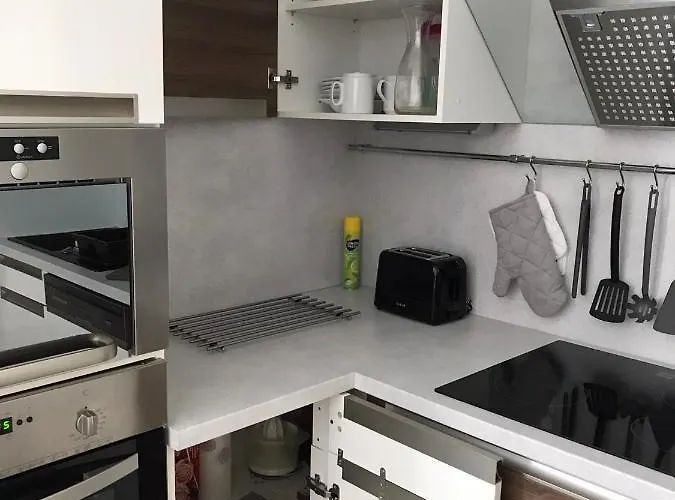 Prijemny V Rodinnem Domku Se Sdilenym Bazenem, Terasou A Zahradou Apartment
