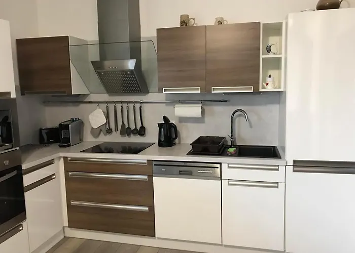 Prijemny V Rodinnem Domku Se Sdilenym Bazenem, Terasou A Zahradou Apartment *