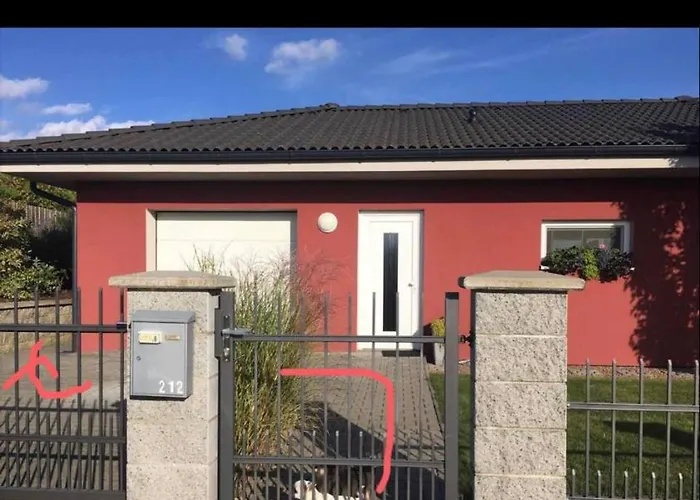 Prijemny V Rodinnem Domku Se Sdilenym Bazenem, Terasou A Zahradou Apartment *