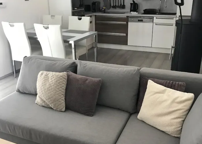 Prijemny V Rodinnem Domku Se Sdilenym Bazenem, Terasou A Zahradou Apartment