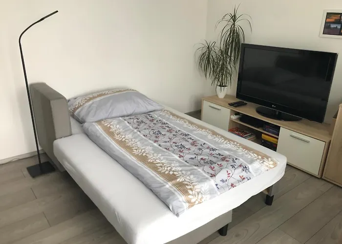 Prijemny V Rodinnem Domku Se Sdilenym Bazenem, Terasou A Zahradou Apartment Krovi
