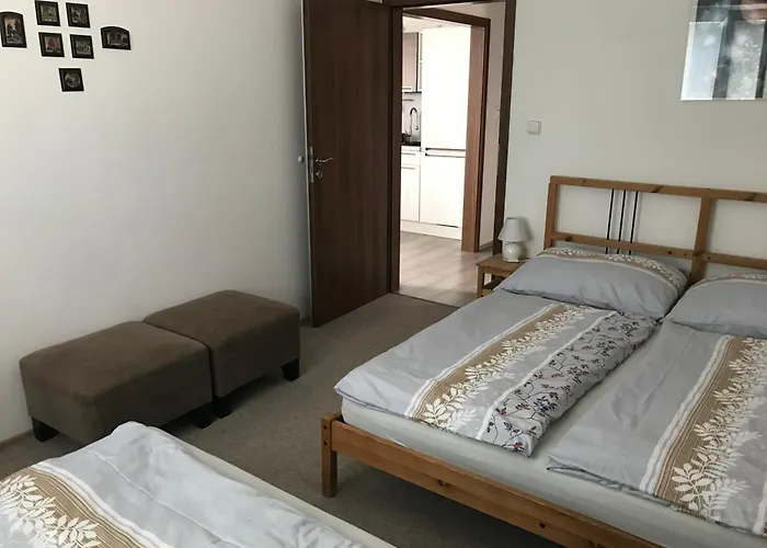 Prijemny V Rodinnem Domku Se Sdilenym Bazenem, Terasou A Zahradou