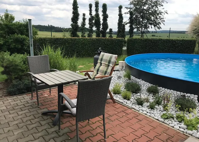 Prijemny V Rodinnem Domku Se Sdilenym Bazenem, Terasou A Zahradou